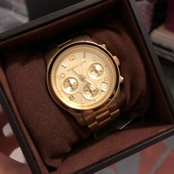 Michael Kors watch - Picture 2 of 5
